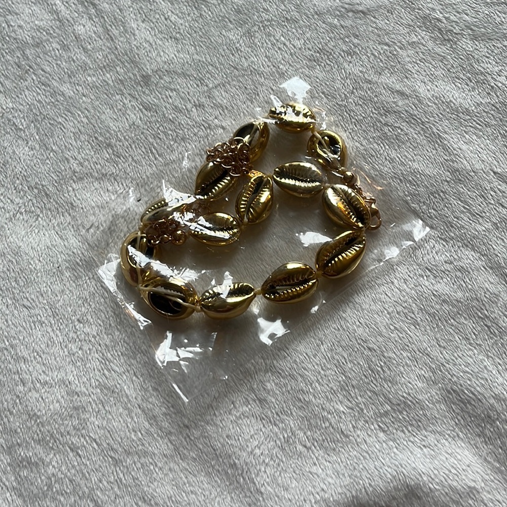 Ettika Cowrie shell 18k gold plated Necklace - Picture 5 of 8